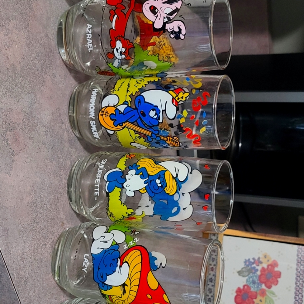 6 1982 Hardee's Smurf glasses.